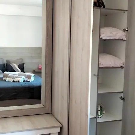 Holidays House נאזרה